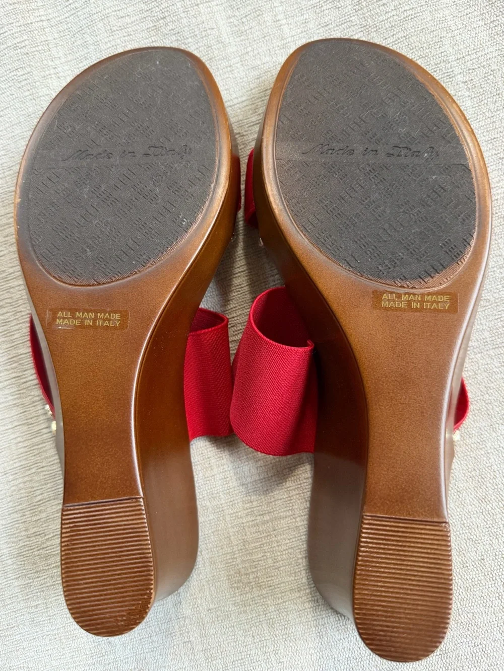 NWOB Italian Showmakers Red Marcia Wedge Sandals. Women's Size: 9.